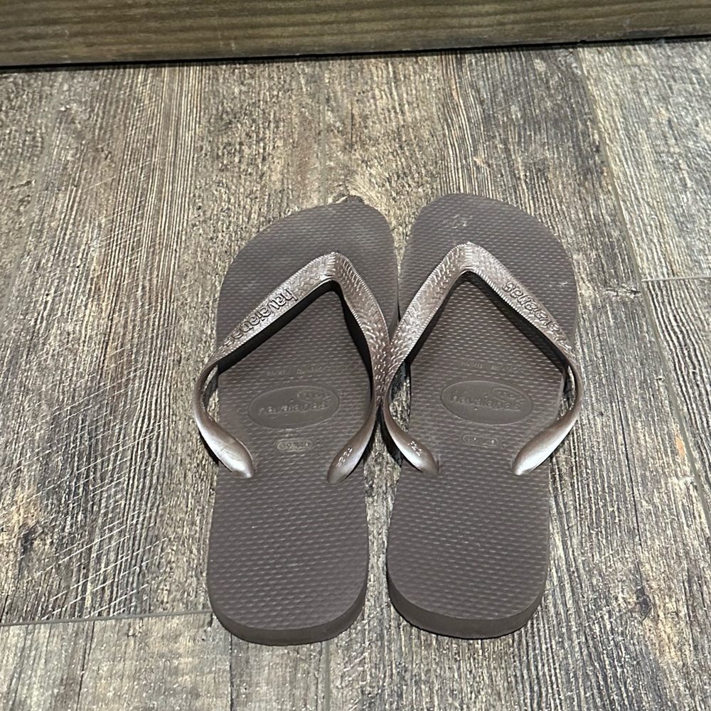 Havaianas 8 1/2 sandals brown